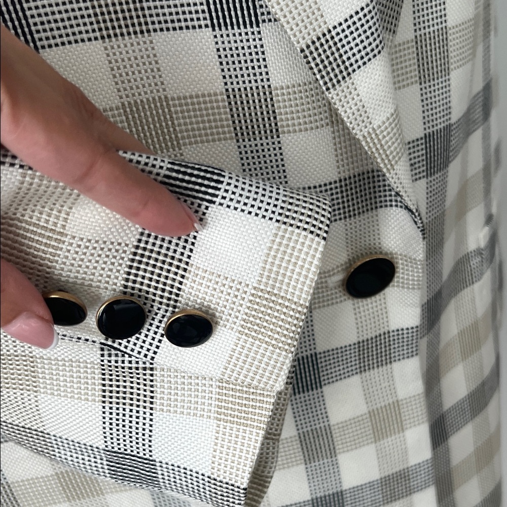 Kasper Plaid Blazer in Cream and Gray - Picture 2 of 5
